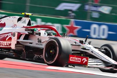 Antonio Giovinazzi (ITA) Alfa Romeo Racing C41.